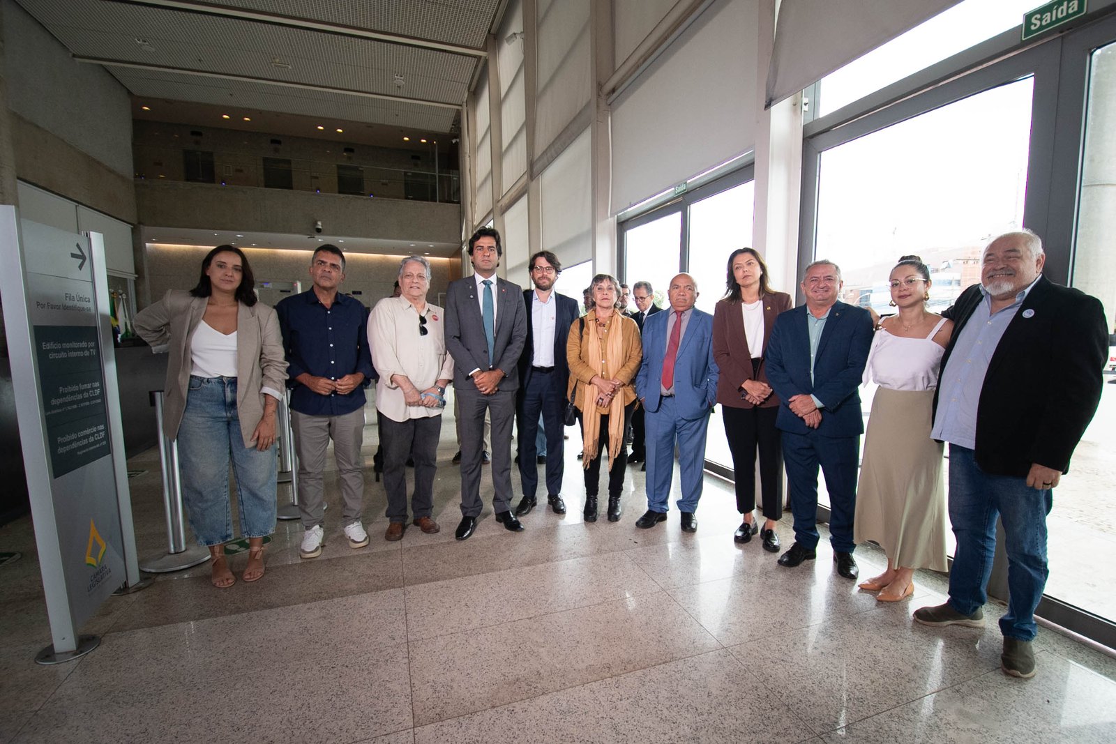 Partidos protocolam novo pedido de impeachment contra Ibaneis Rocha na CLDF