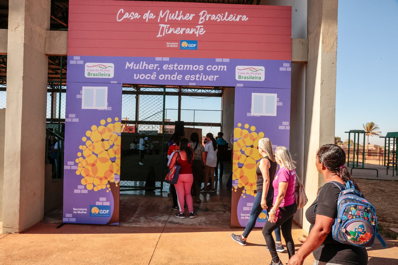 Celina Leão reforça ação da Casa da Mulher Itinerante em Planaltina com serviços gratuitos