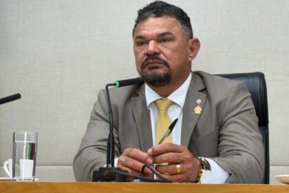 Deputado Hermeto esclarece destinação de recursos para educação no DF