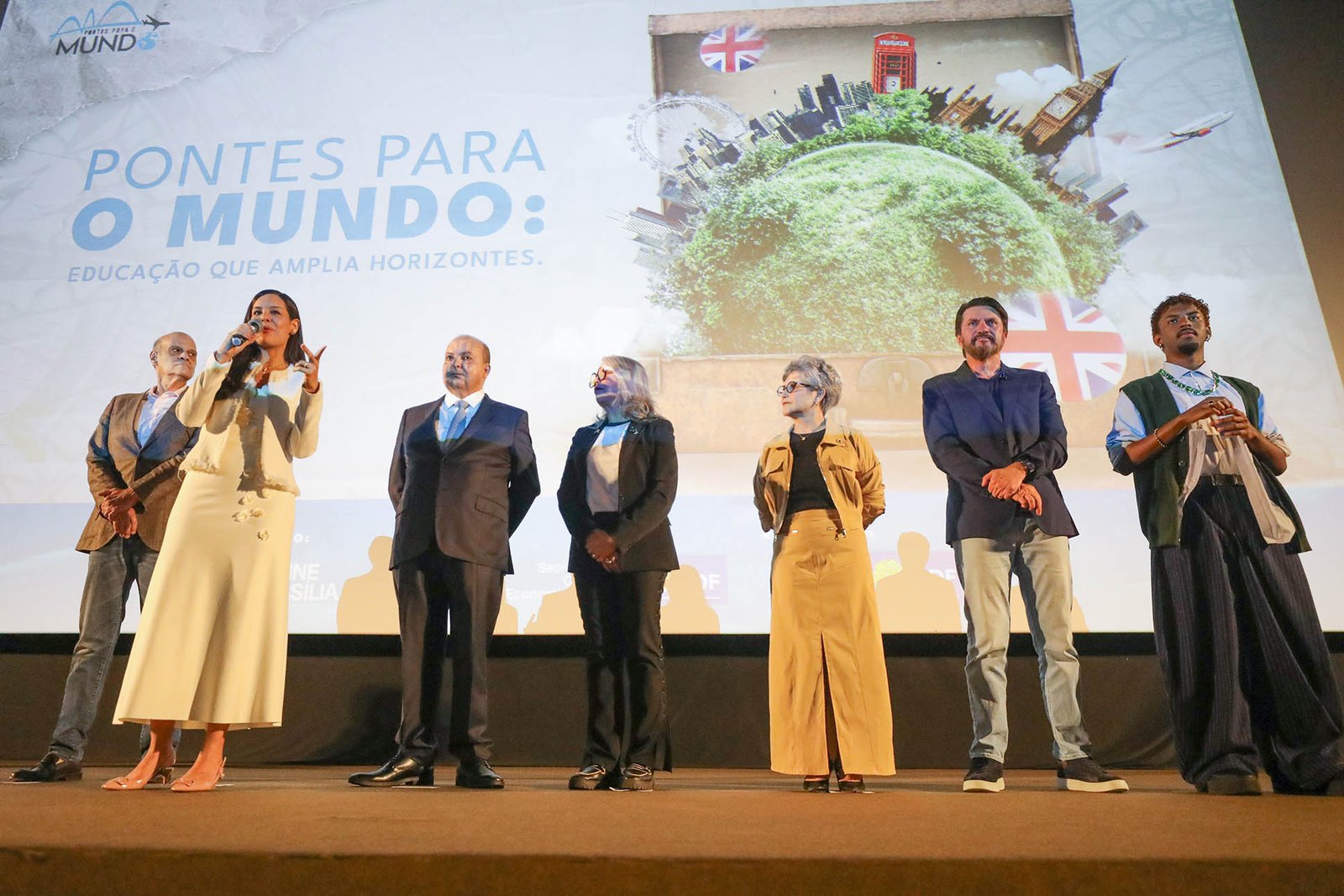 Programa Pontes para o Mundo é ampliado e levará 400 estudantes da rede pública ao exterior