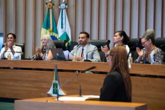 Câmara Legislativa homenageia Orquestra Filarmônica de Brasília em sessão solene