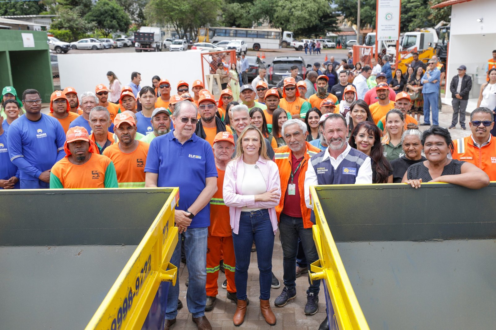 Celina Leão inaugura papa-entulho no Riacho Fundo e reforça limpeza no DF