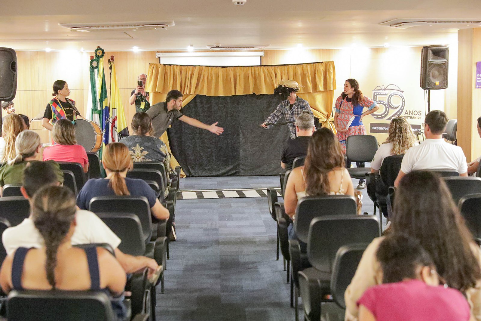 Detran-DF capacita quase 300 professores para reforçar educação no trânsito nas escolas