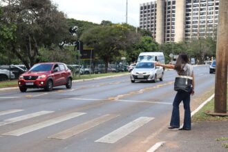 Faixa de pedestre no DF completa 29 anos com queda de mais de 70% nas mortes por atropelamento