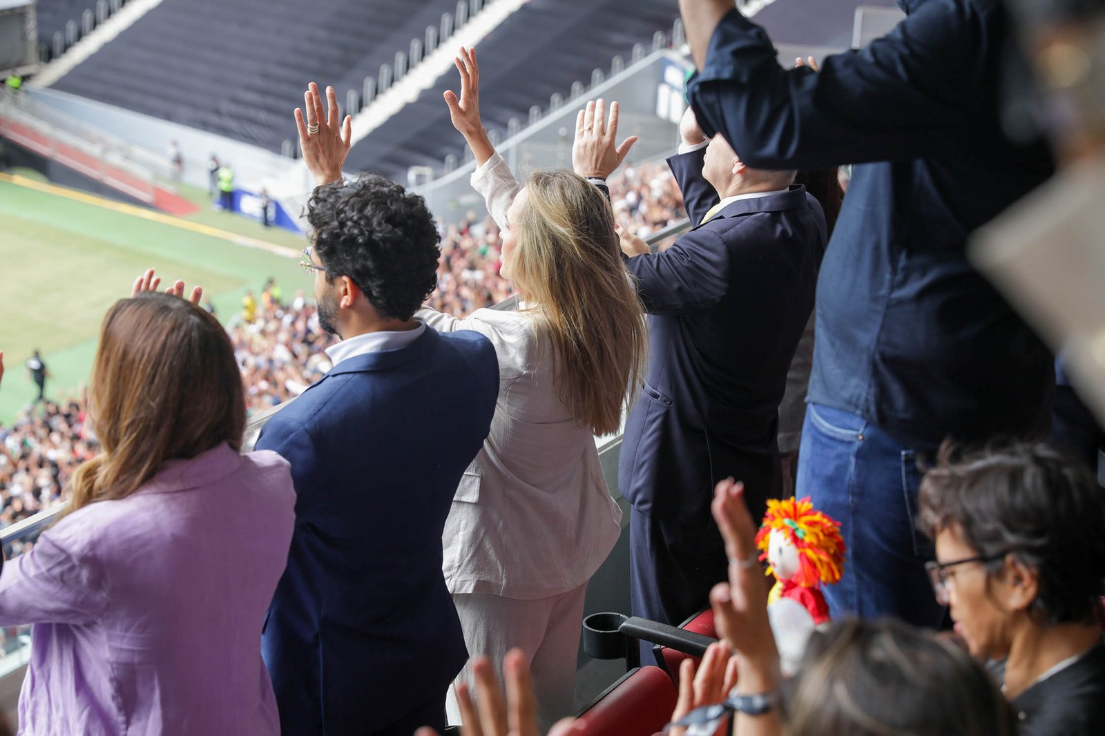 Governadora participa de ato religioso que reúne mais de 70 mil fiéis no Mané Garrincha