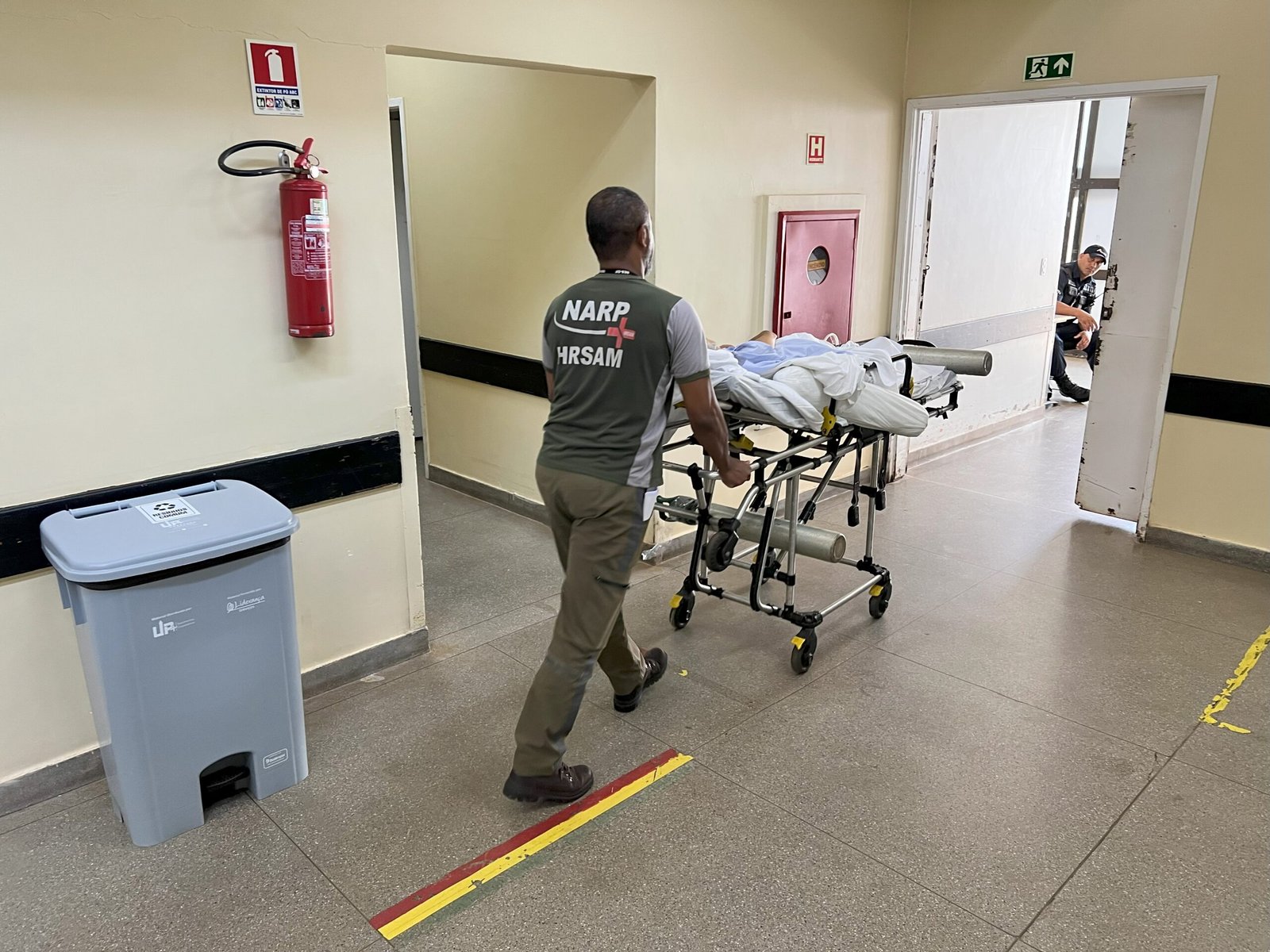 Secretaria de Saúde do DF abre seleção com 300 vagas para condutores e padioleiros