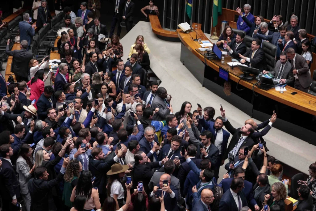 Partidos com ministérios ajudaram a derrubar veto de Lula à dosimetria