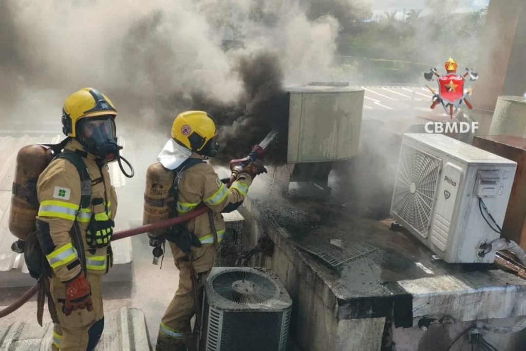 Incêndio com muita fumaça em restaurante no Sudoeste assusta moradores