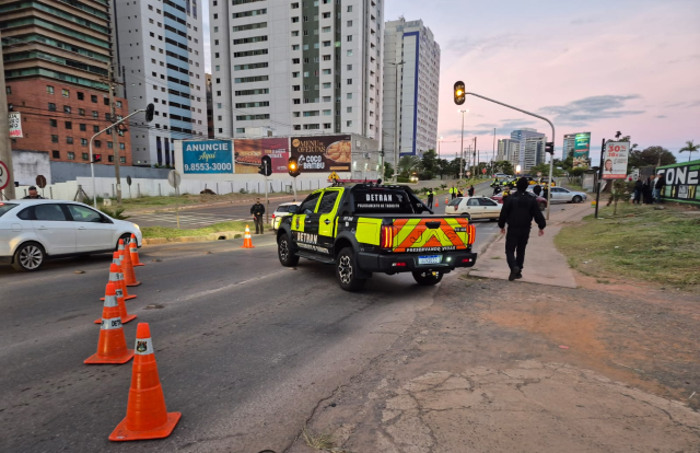 Quase 100 motoristas são autuados por álcool em blitz no DF
