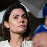 “Sob controle”: Michelle atualiza estado de saúde de Bolsonaro