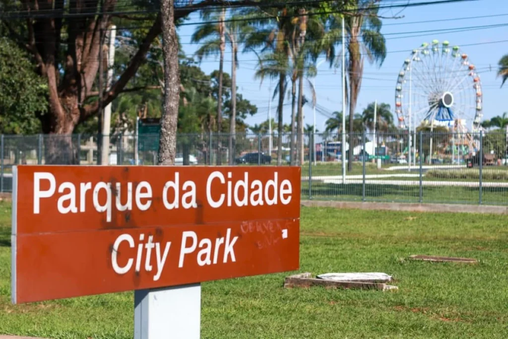 Lazer ilhado: cercas no Parque da Cidade impedem acesso de pedestres