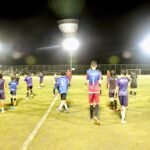 Novo sistema de iluminação começa a transformar campo no Riacho Fundo