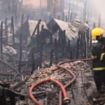 Explosão de botijão de gás causa incêndio e atinge 30 casas em Manaus