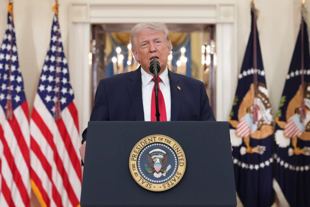 EUA vão guiar navios retidos no Estreito de Ormuz, diz Trump