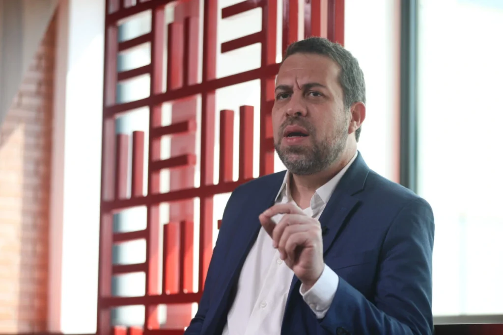 Governo Lula é contra transição para fim da escala 6×1, diz Boulos