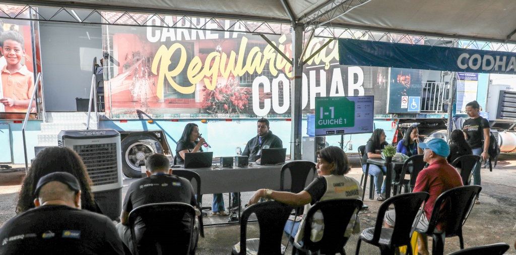 Carreta do GDF facilita acesso à escritura para moradores do Riacho Fundo II