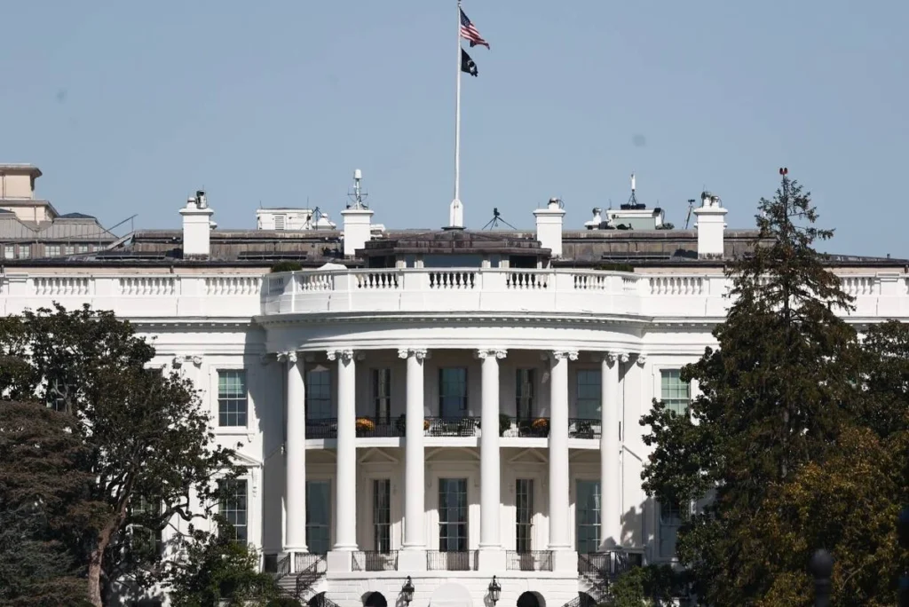Casa Branca é isolada após relatos de tiros em Washington