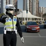 China usa esquadrão policial robótico com IA para controlar trânsito