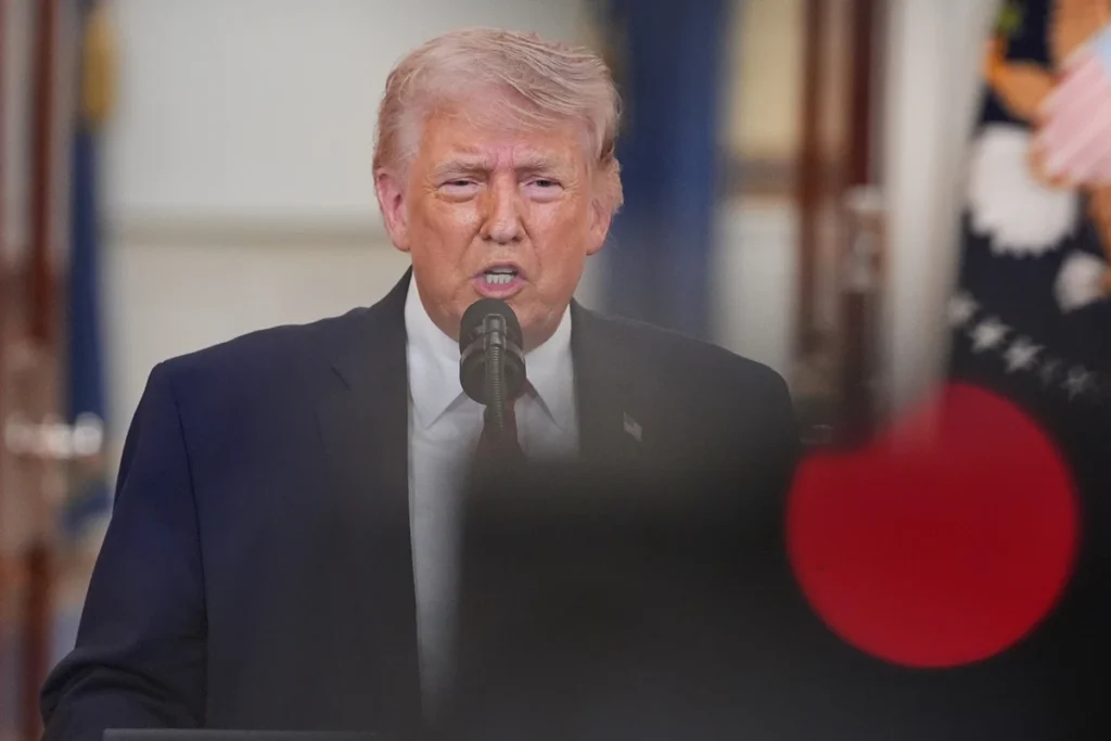 Trump diz que Irã “será varrido da Terra” caso ataque navios dos EUA