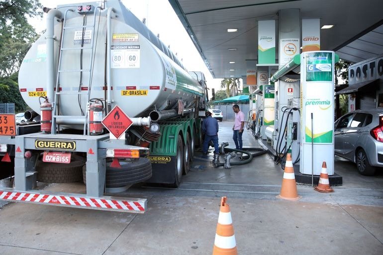 GDF propõe adesão a programa nacional para conter o preço do diesel
