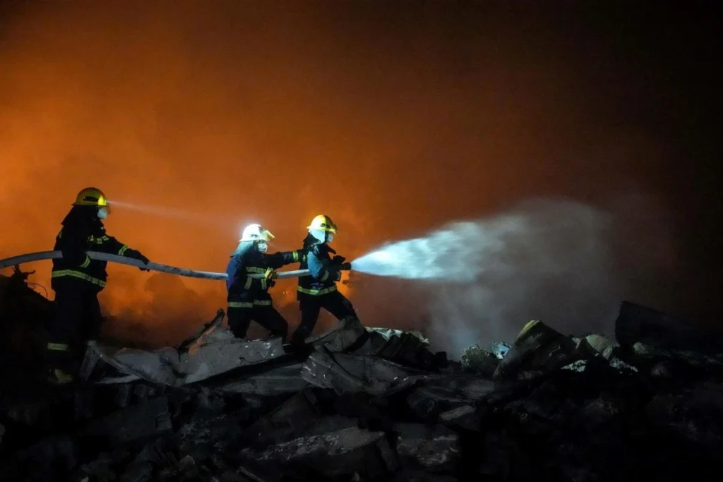 Explosão em fábrica de fogos de artifício deixa 21 mortos na China
