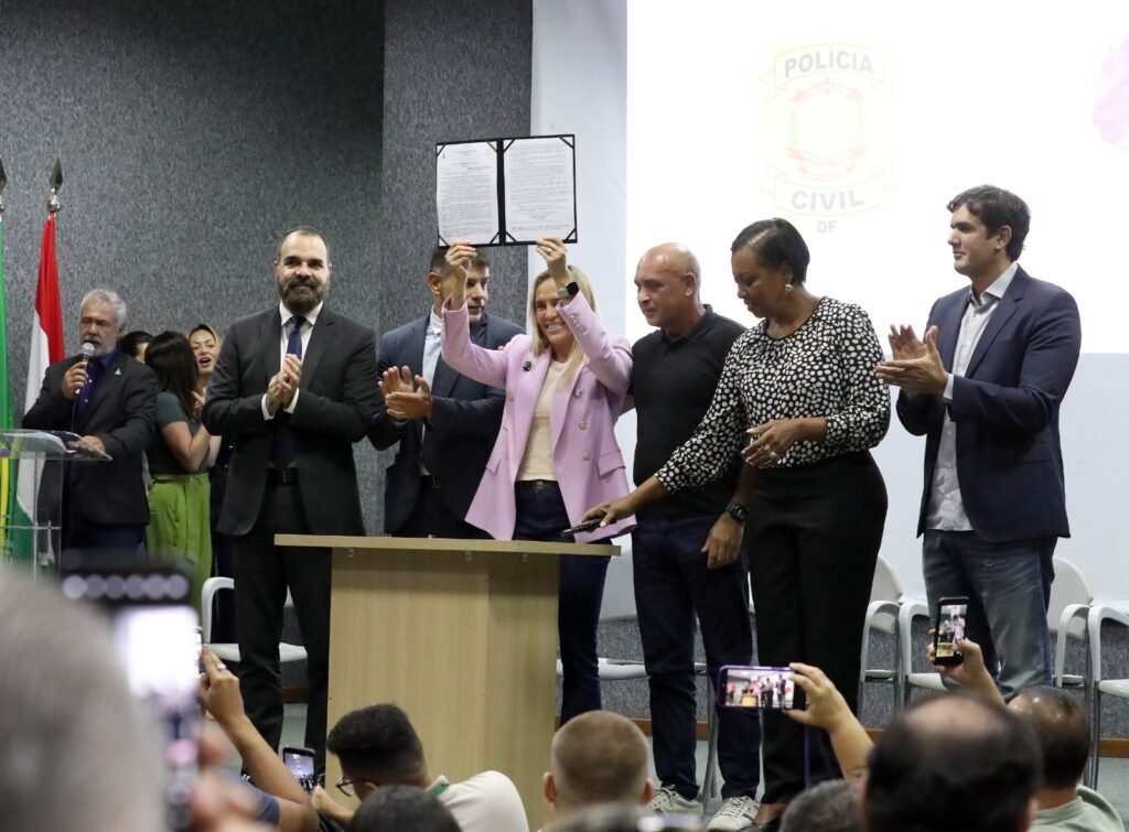 Governadora Celina Leão sanciona nova lei previdenciária da Polícia Civil do DF