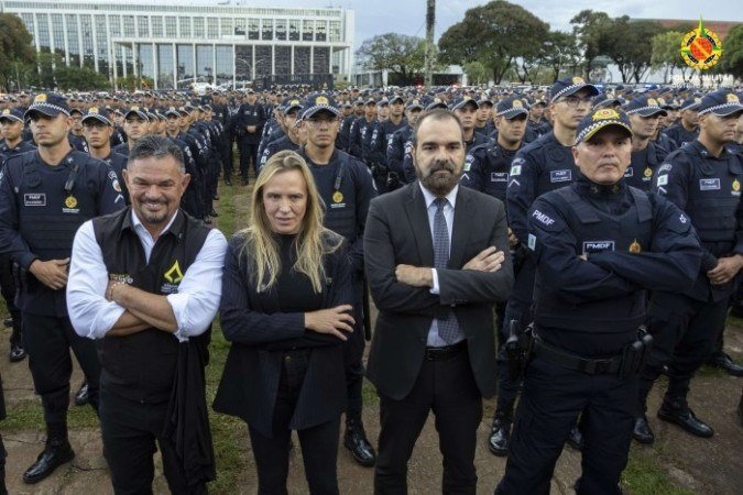 Polícia Militar do DF reduz interstício e promove 652 militares
