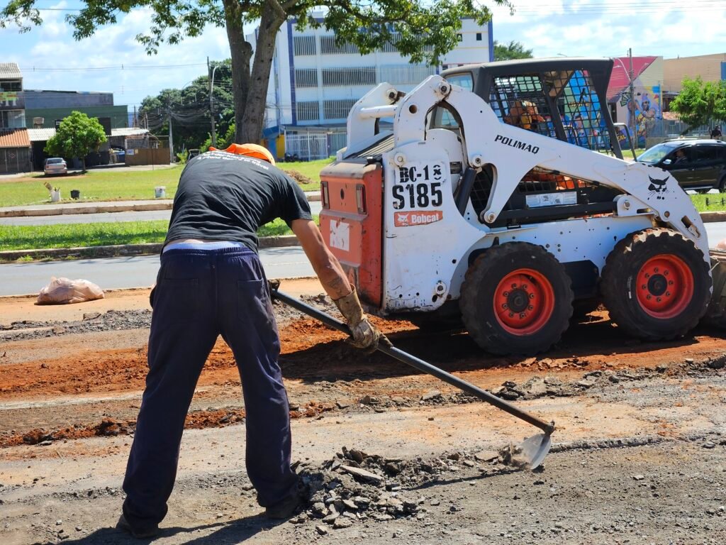 Quadradão Cultural recebe manutenção para o GDF na Sua Porta no Riacho Fundo II