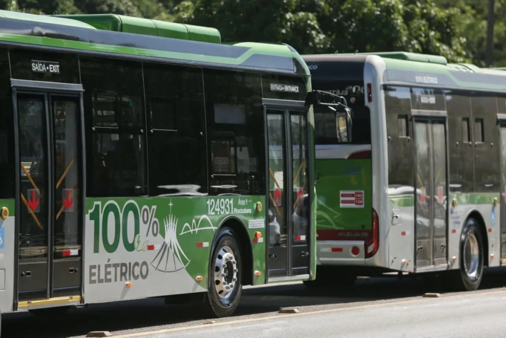 Com modelos 100% elétricos, DF recebe nova frota com 85 ônibus