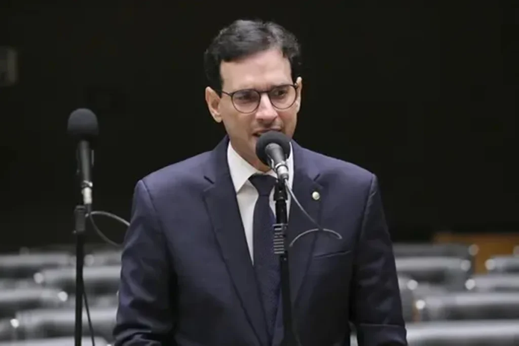 Relator quer votar fim da escala 6×1 na comissão especial em 26 de maio