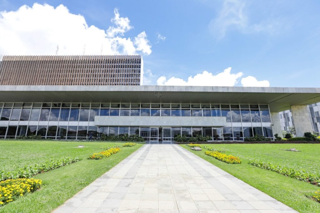 Decreto garante autonomia para Secretaria de Governança Digital e Integração contratar soluções de tecnologia no DF