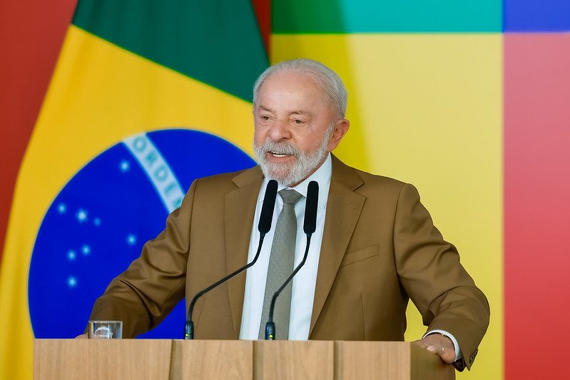 Decreto assinado por Presidente confirma novos salários no Brasil