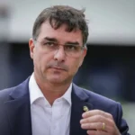 Flávio Bolsonaro se solidariza com deputados suspensos por motim