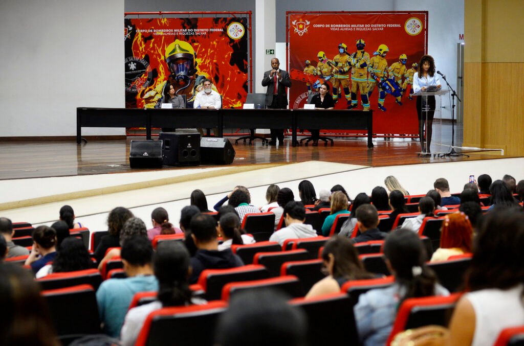 Mais de mil novos servidores da Saúde são acolhidos em evento de integração no DF