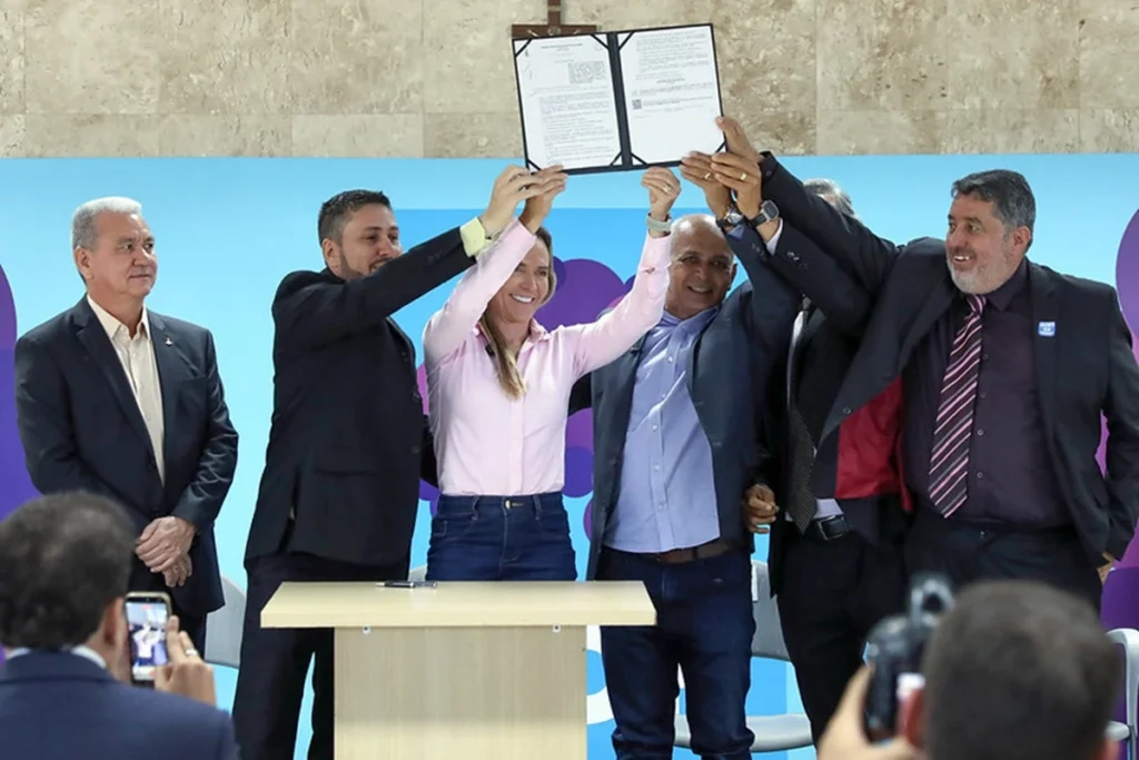 Lei que autoriza transferência de licenças de táxi no DF é sancionada