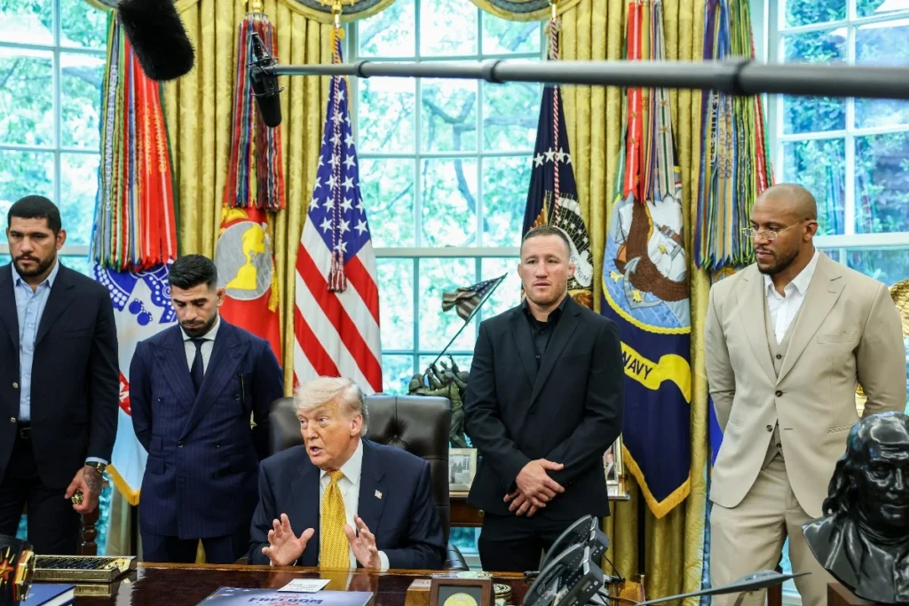 Donald Trump anuncia luta de UFC no jardim da Casa Branca