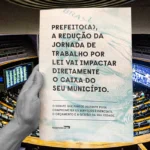 Fecomércio-SP distribui material na Câmara contra o fim da escala 6×1