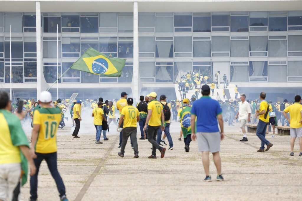STF determina a prisão de ex-integrantes da cúpula da PM-DF envolvidos no 8/1 após fim do processo