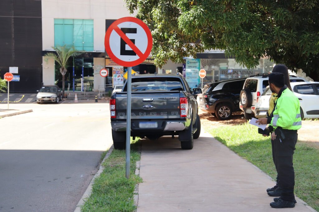 Ação do Detran reforça combate ao uso irregular de vagas especiais em Águas Claras