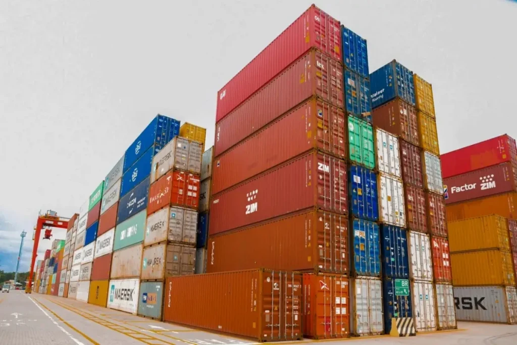 Balança comercial tem superávit de US$ 10,5 bilhões em abril
