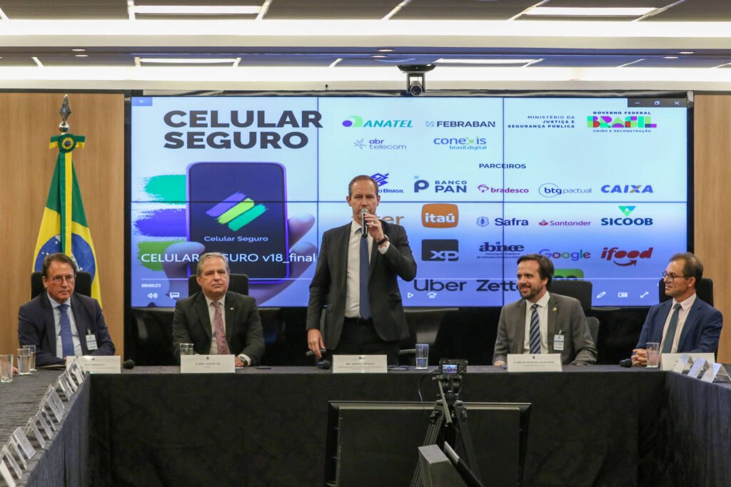 Deputados retiram rastreabilidade de ‘Celular Seguro’ – 17/05/2026 – Painel