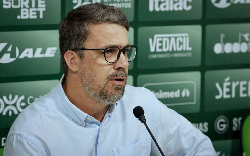 Em coletiva, diretor do Goiás confirma atraso em salários, e nega busca por goleiro – CBN Goiânia