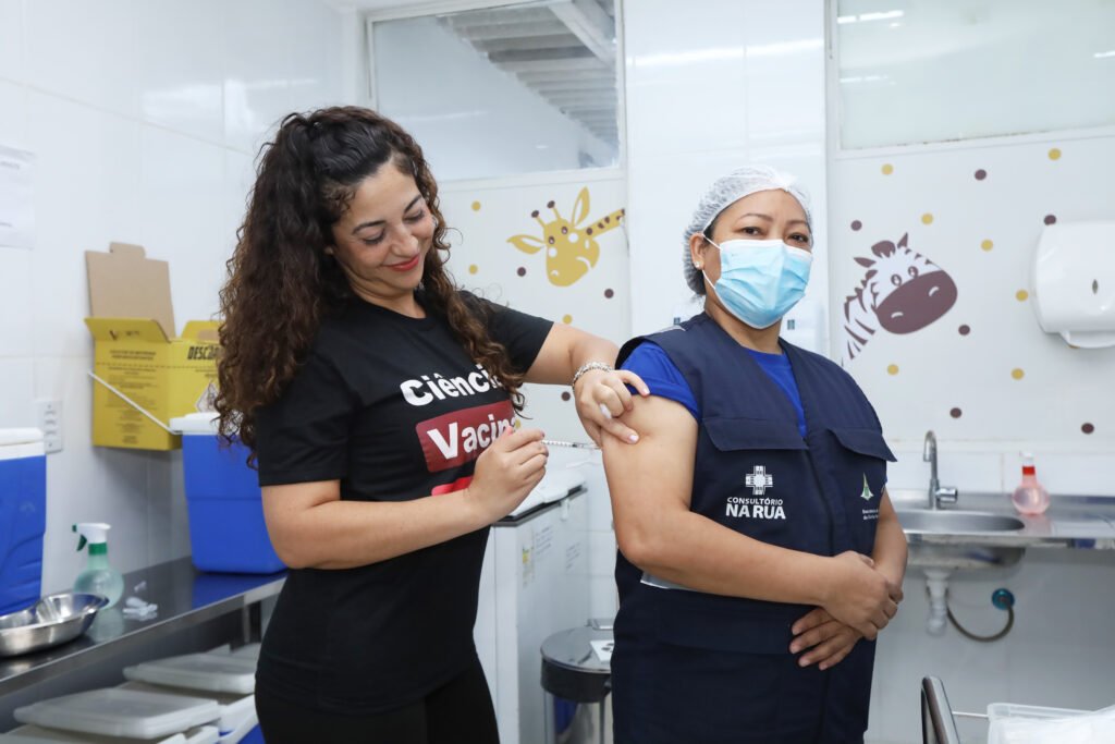 Começa vacinação contra dengue para profissionais de saúde que atuam em linha de frente