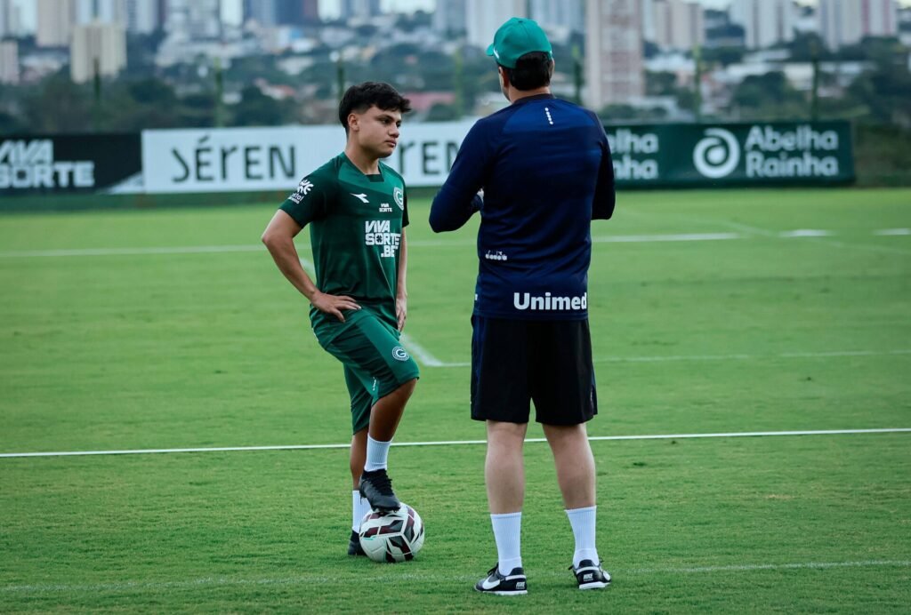 Alerta ligado no Goiás: atacante passa por exames e preocupa Daniel Paulista