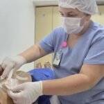 No Hospital de Base, pacientes com bolsa de colostomia e feridas ganham apoio para voltar à rotina