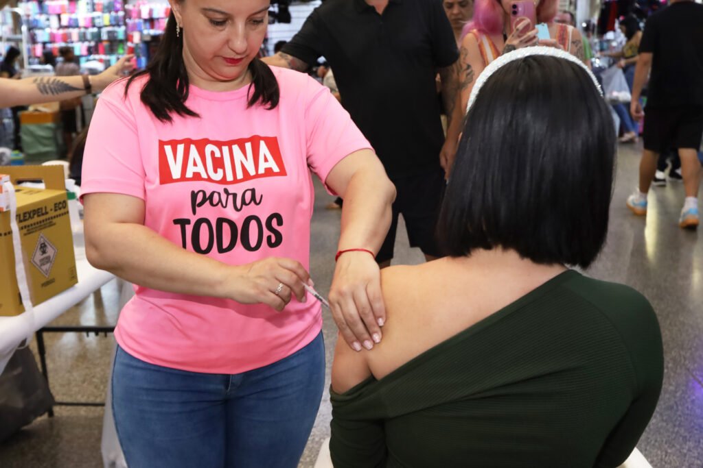 Secretaria de Saúde leva vacinação a feiras de Ceilândia