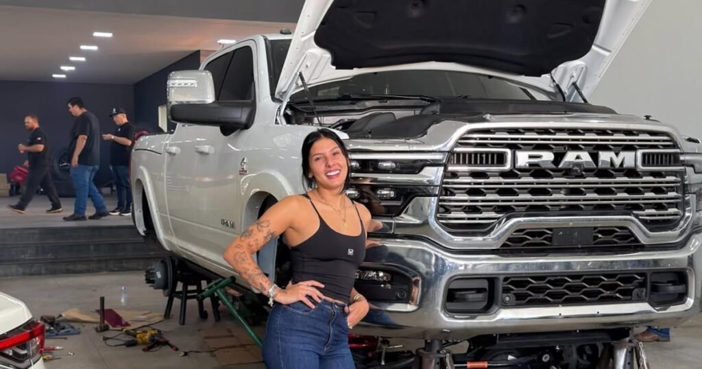 Ana Castela chora ao ver caminhonete personalizada: ‘Nunca imaginei que poderia ter’