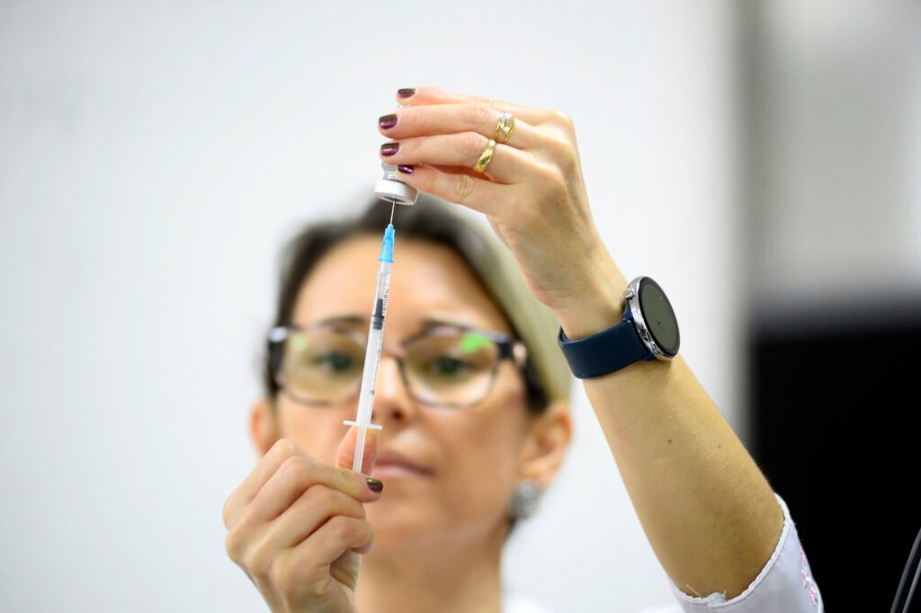 Mais de 770 doses contra gripe são aplicadas na sede da SES-DF