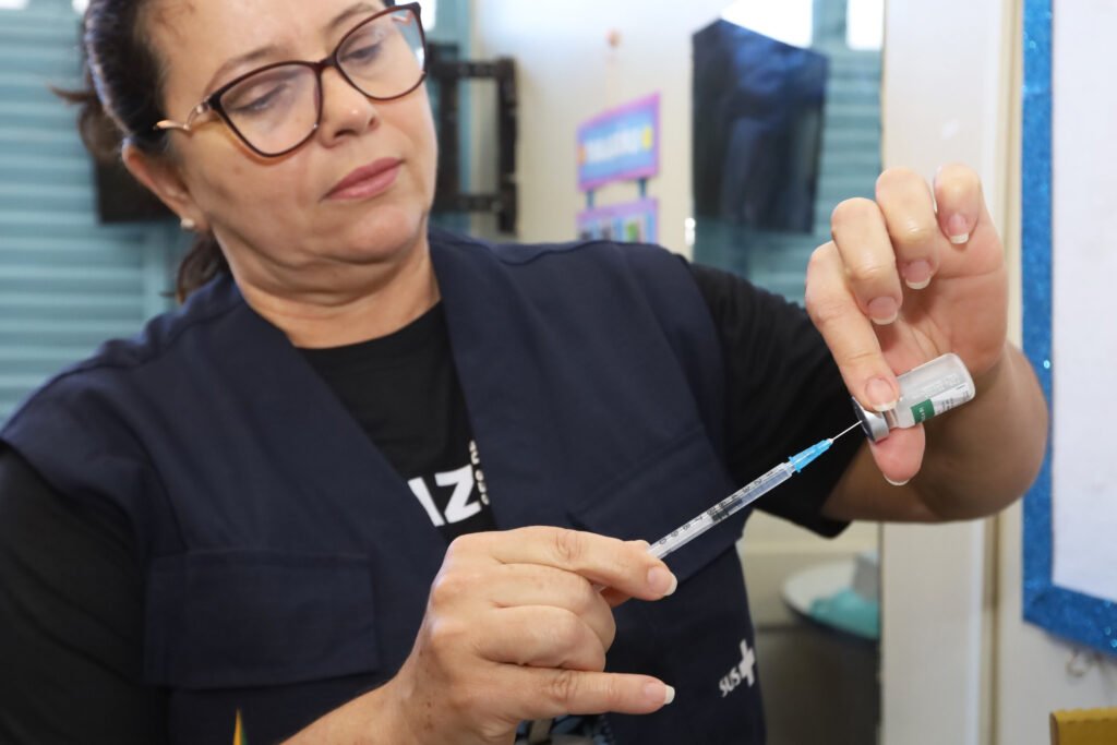 Saúde leva vacinação e ações de cuidado durante evento de Dia das Mães em Planaltina