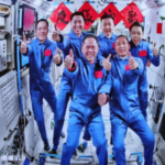 Missão chinesa atraca com sucesso na estação espacial Tiangong
